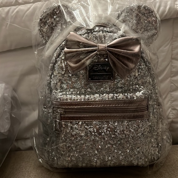SOLD!!! Loungefly NWT Silver sequin with wallet - Picture 2 of 8